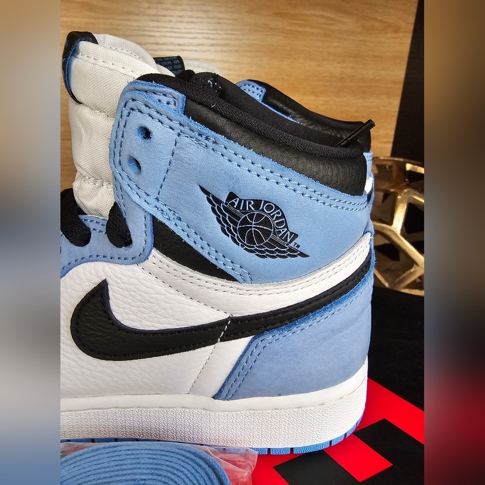 Jordan 1 Retro High OG 4.5 Y - Picture 5 of 11